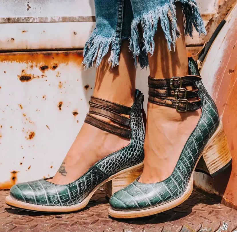 Samantha | Timeless Vintage Pumps